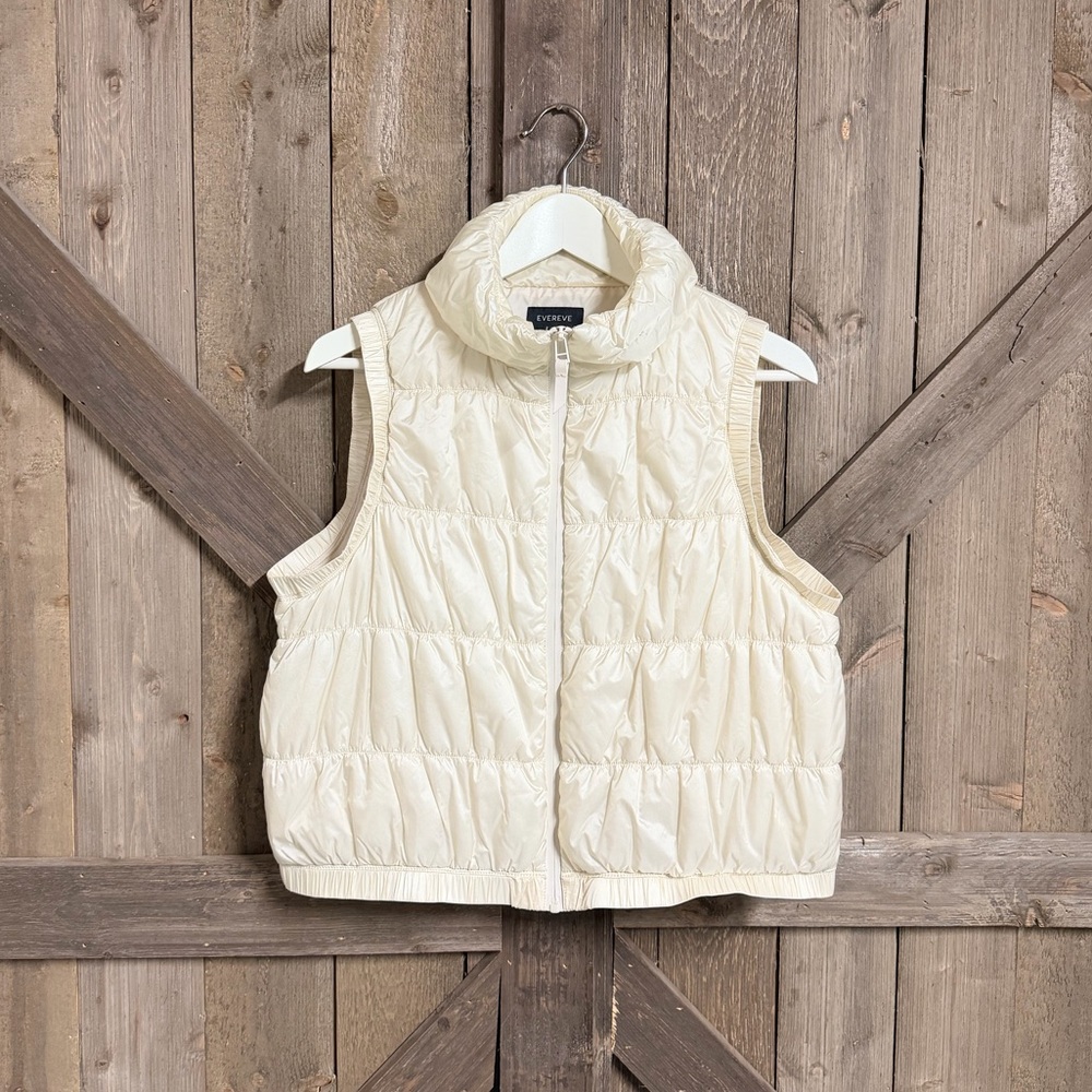 Evereve Women’s Cream Puffer Vest